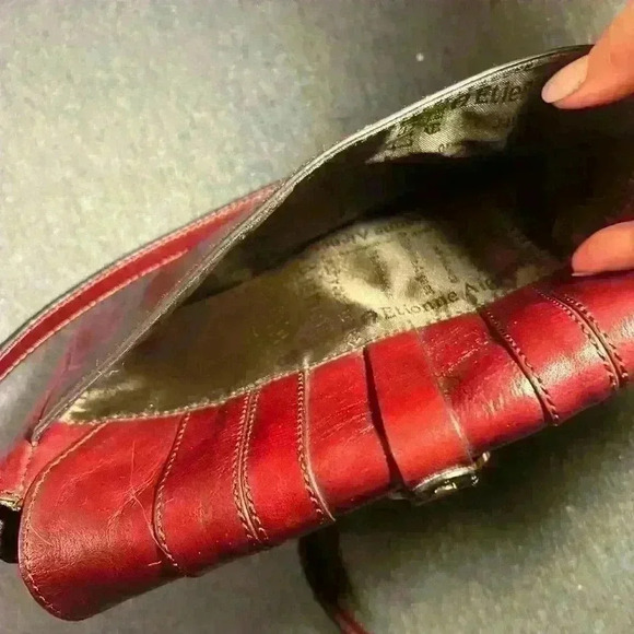 Vintage Etienne Aigner purse - Picture 10 of 13